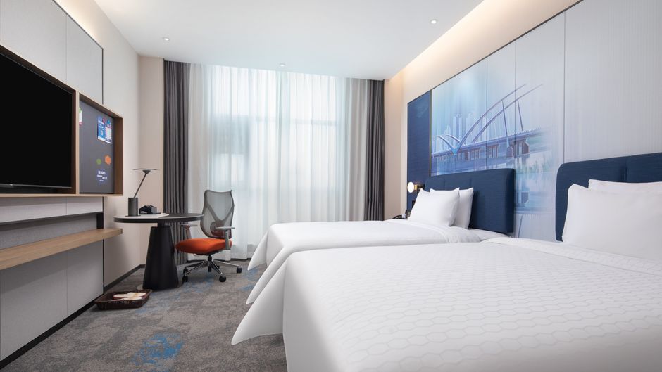 Hampton Hilton YZY West Railway Room
