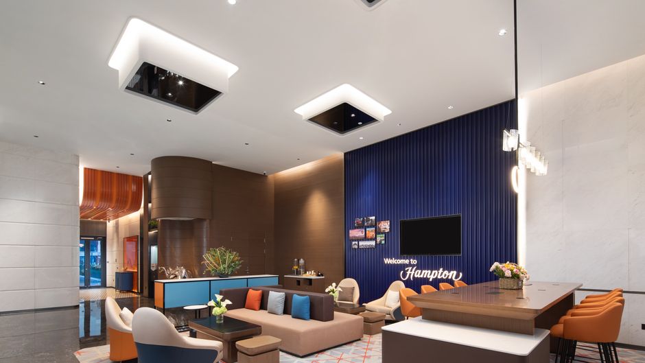 Hampton Hilton YZY West Railway Lobby