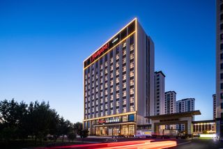 Hampton Hilton YZY West Railway