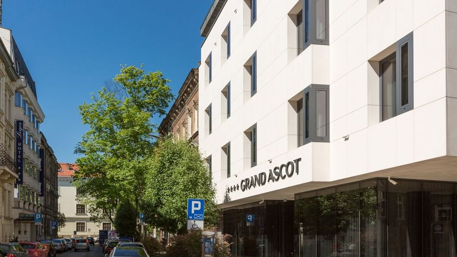 Grand Ascot Hotel Exterior