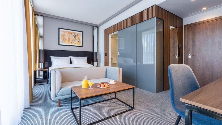 Grand Ascot Hotel Room