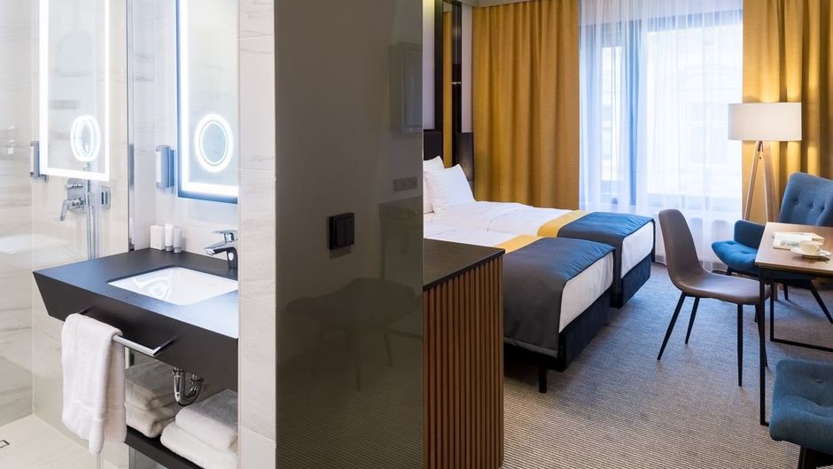 Grand Ascot Hotel Room