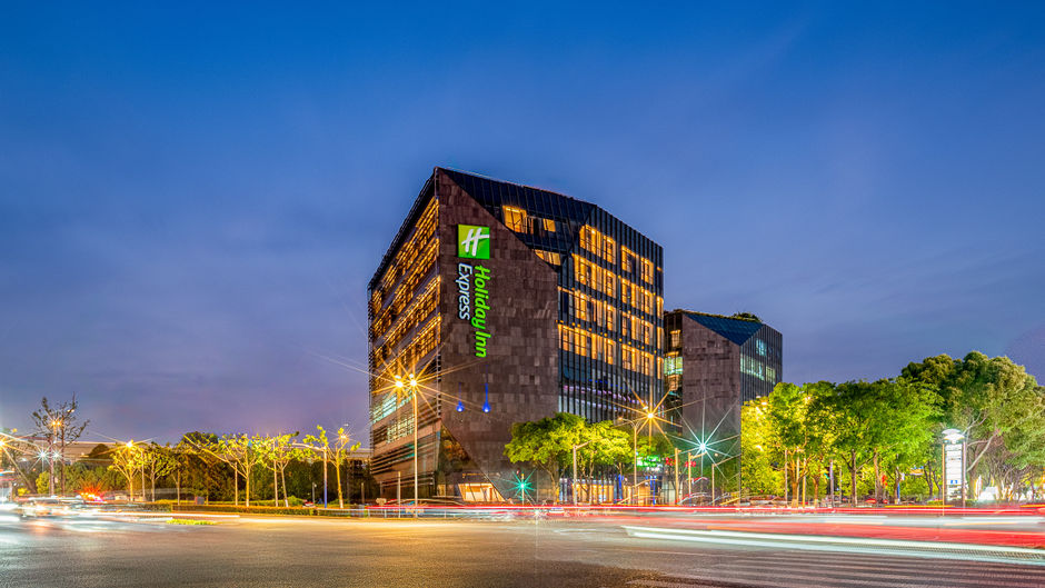 Holiday Inn Exp Hongqiao CBD Exterior