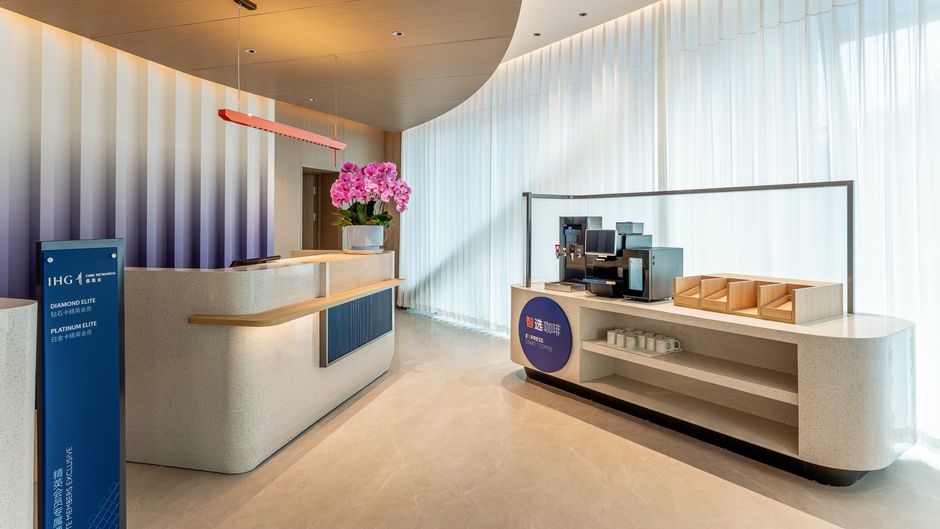 Holiday Inn Exp Hongqiao CBD Exterior