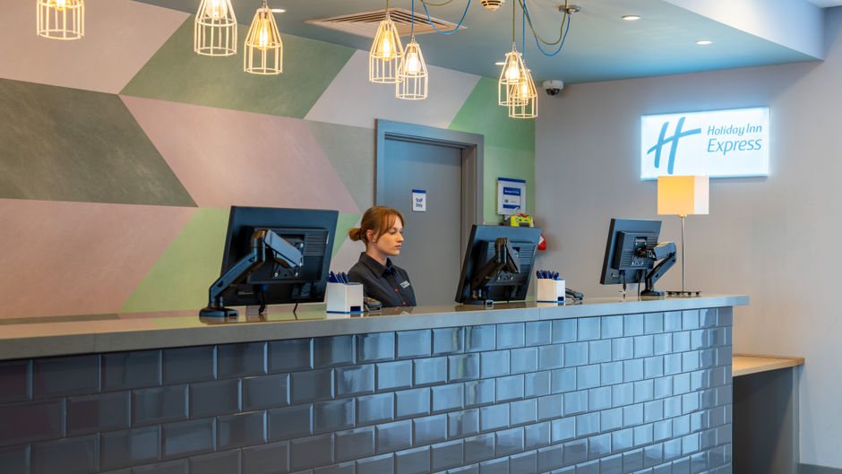 Holiday Inn Express Aberdeen Airport Exterior