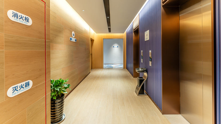 Holiday Inn Exp Kunshan Yushan Lobby