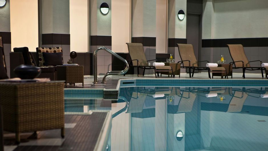 Toronto Marriott City Centre Hotel Pool