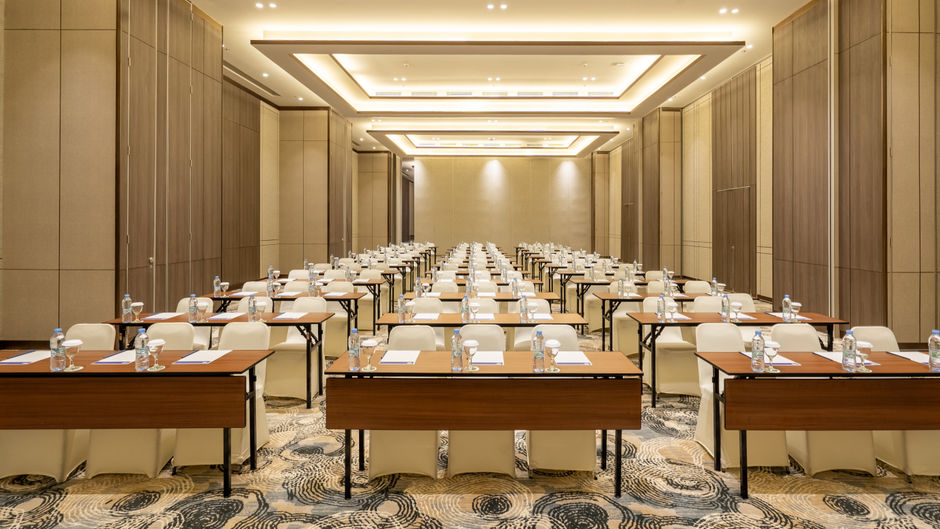 Holiday Inn Exp Suites Banjarmas Meeting