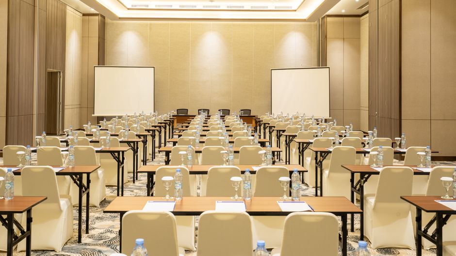 Holiday Inn Exp Suites Banjarmas Meeting