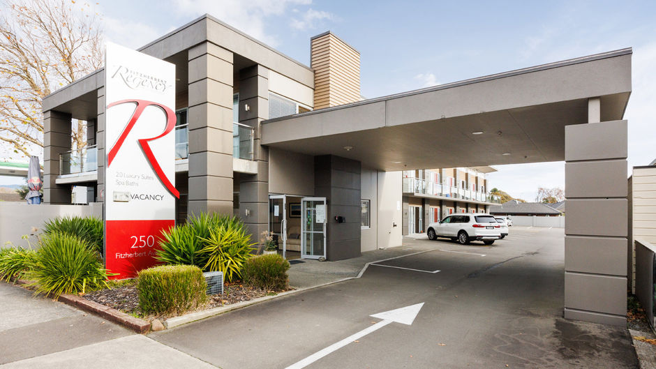 Fitzherbert Regency Motor Lodge Exterior