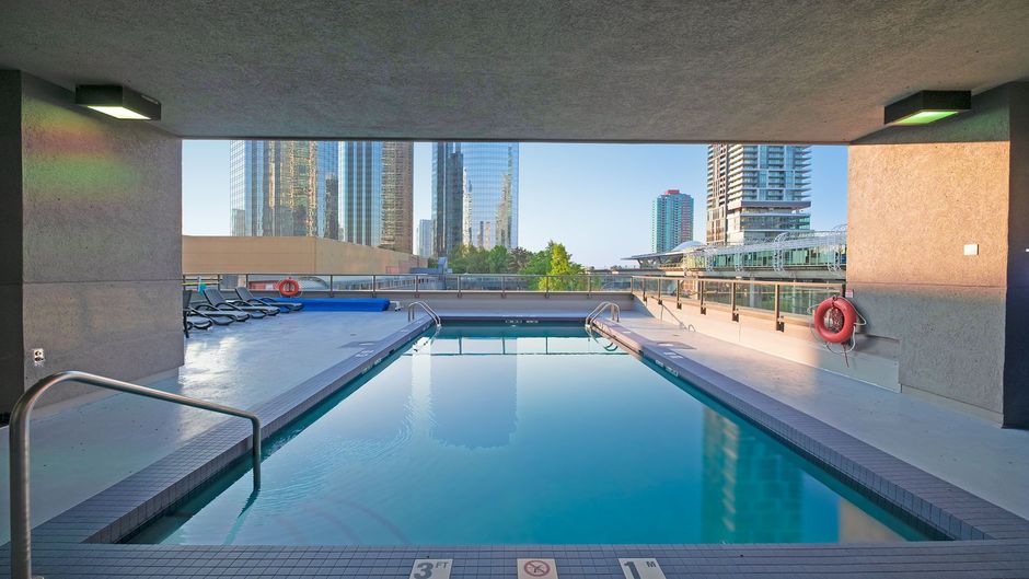 Holiday Inn Express Vancouver Metrotown Pool