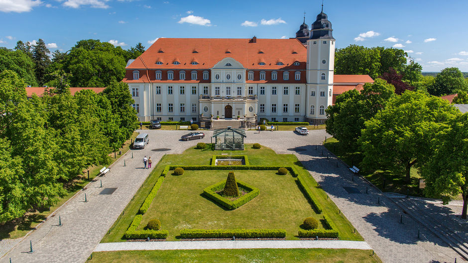 Schlosshotel Fleesensee Exterior
