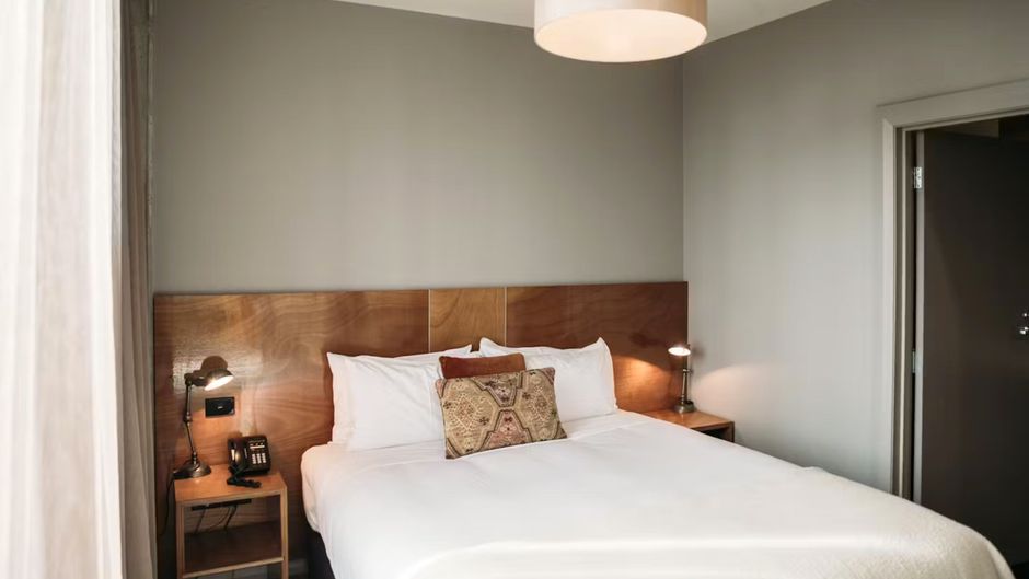 King & Queen Hotel Suites Suite
