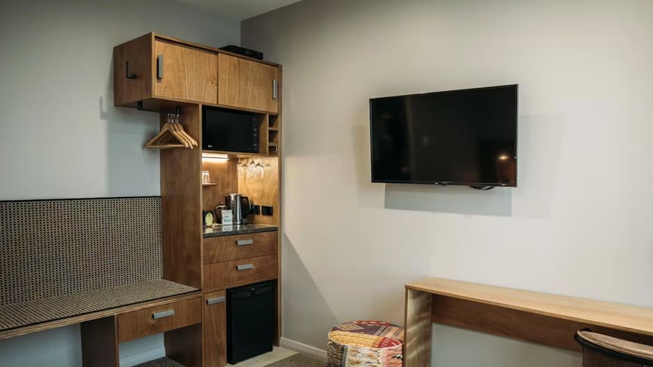 King & Queen Hotel Suites Suite