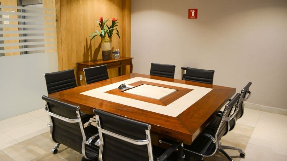Stain Loft and Suites Meeting