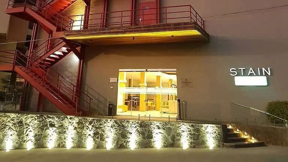 Stain Loft and Suites Exterior