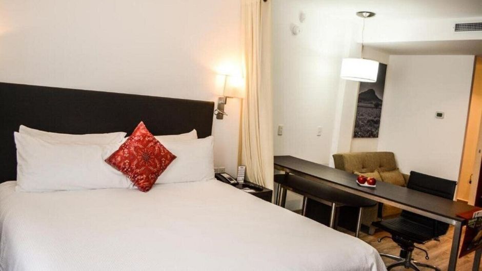 Stain Loft and Suites Room