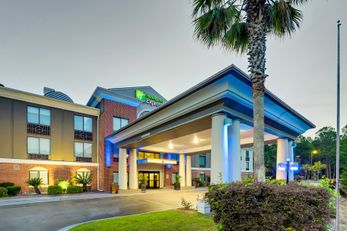 Holiday Inn Express & Suites Hinesville