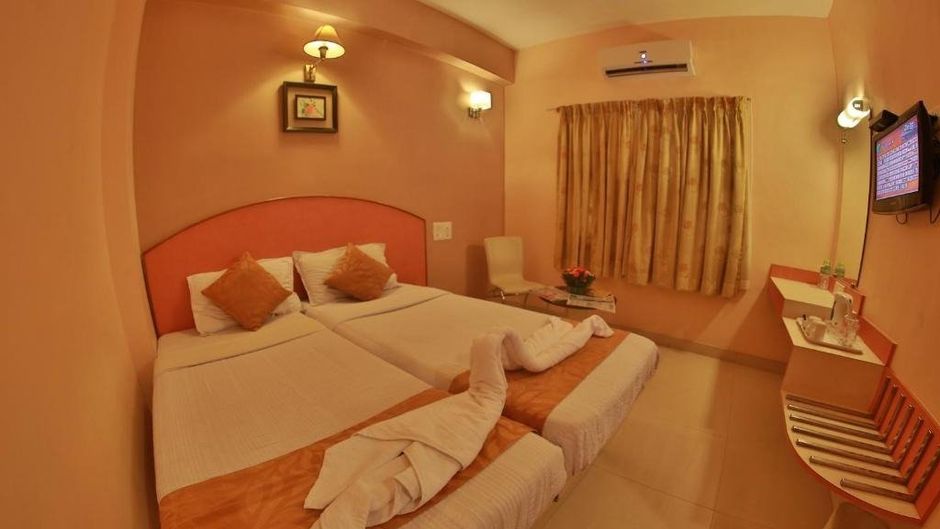 Hotel Pandian Exterior