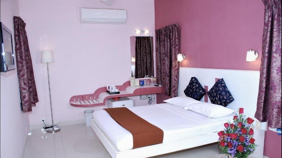 Hotel Pandian Exterior
