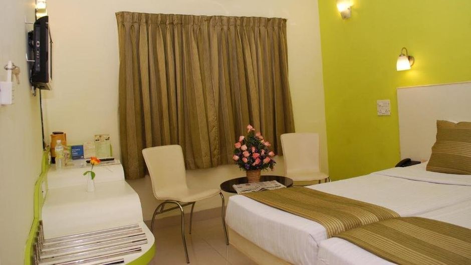 Hotel Pandian Exterior