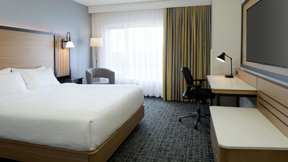 Fairfield Inn & Suites Montreal Airport Room