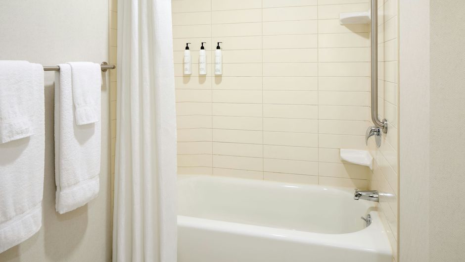 Fairfield Inn & Suites Montreal Airport Room