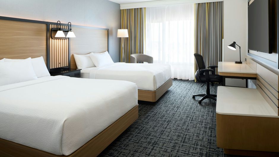 Fairfield Inn & Suites Montreal Airport Room