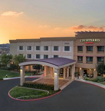 Courtyard Santa Clarita Valencia
