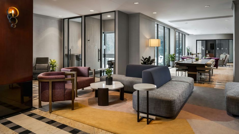 Sheraton Toronto Arpt Hotel & Conf Ctr Lobby