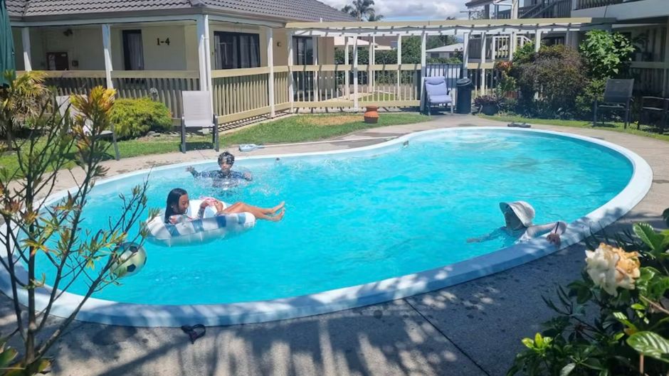 Summit Motor Lodge Pool