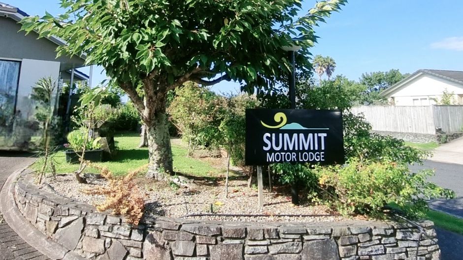 Summit Motor Lodge Exterior
