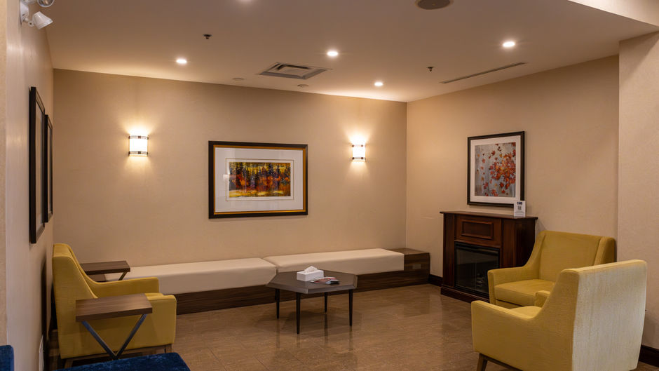 Holiday Inn Express Brockville Exterior