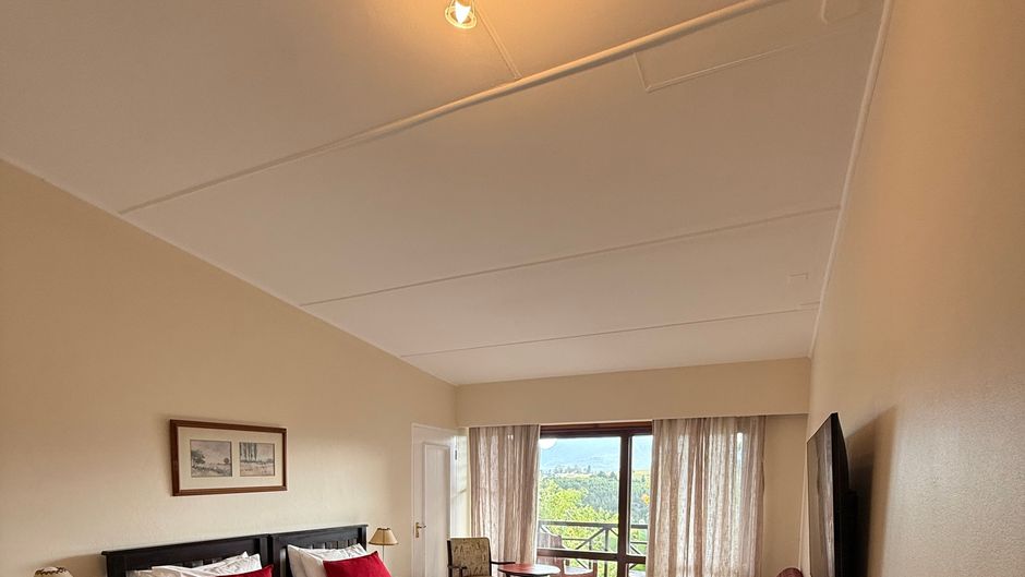 Far Hills Country Hotel Room