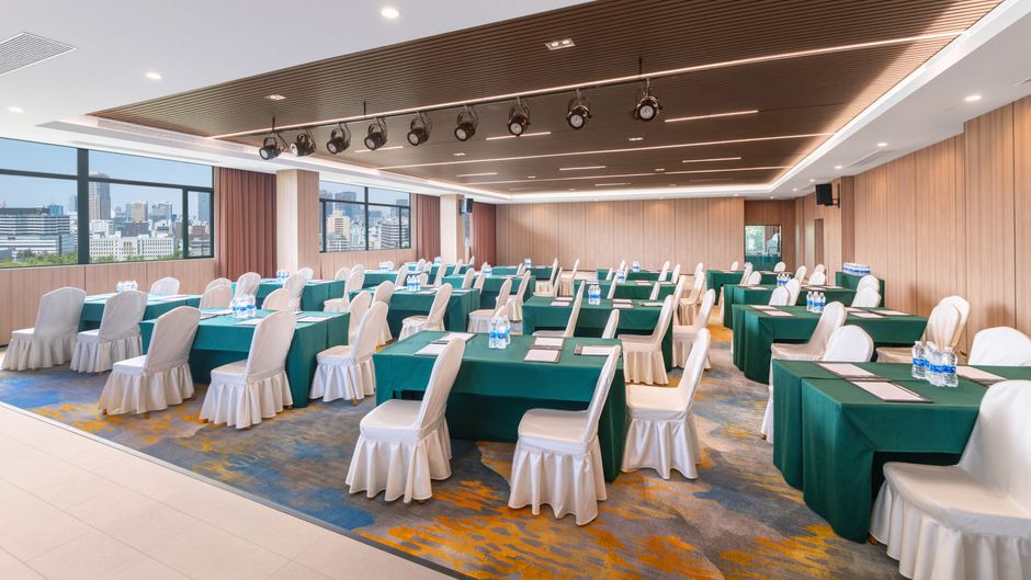 Holiday Inn Exp City Center Meeting