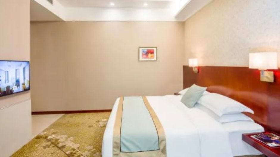 Langshan Hotel Room