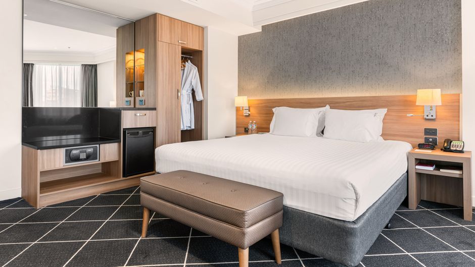 Furama Darling Harbour Suite