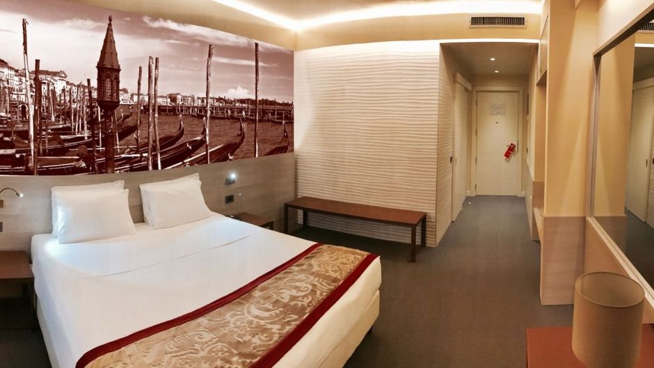 Antony Hotel Room