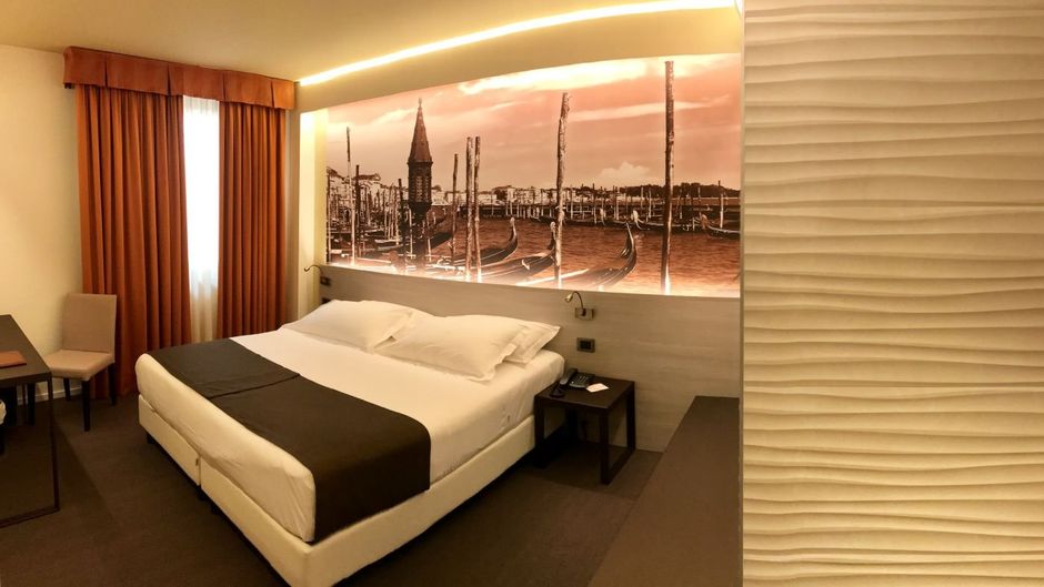 Antony Hotel Room