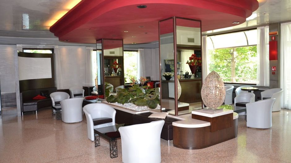 Antony Hotel Lobby