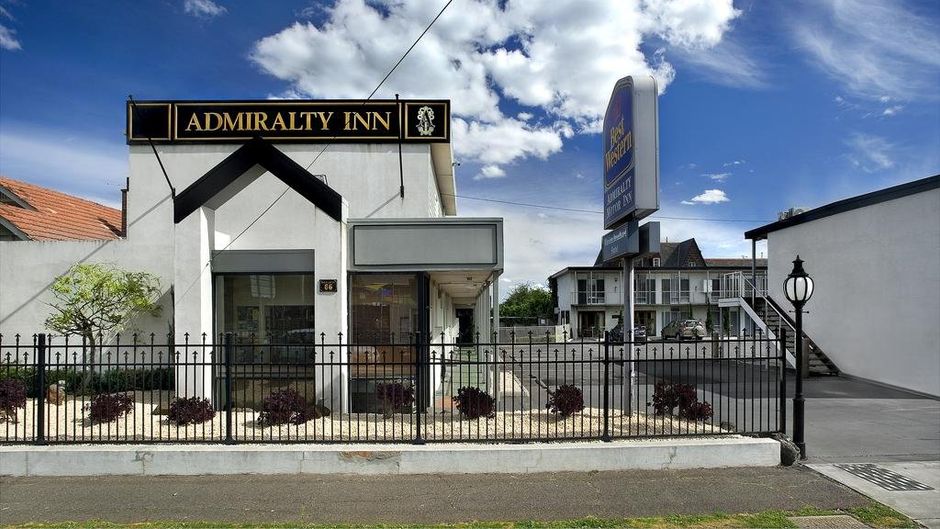 Admiralty Inn Exterior