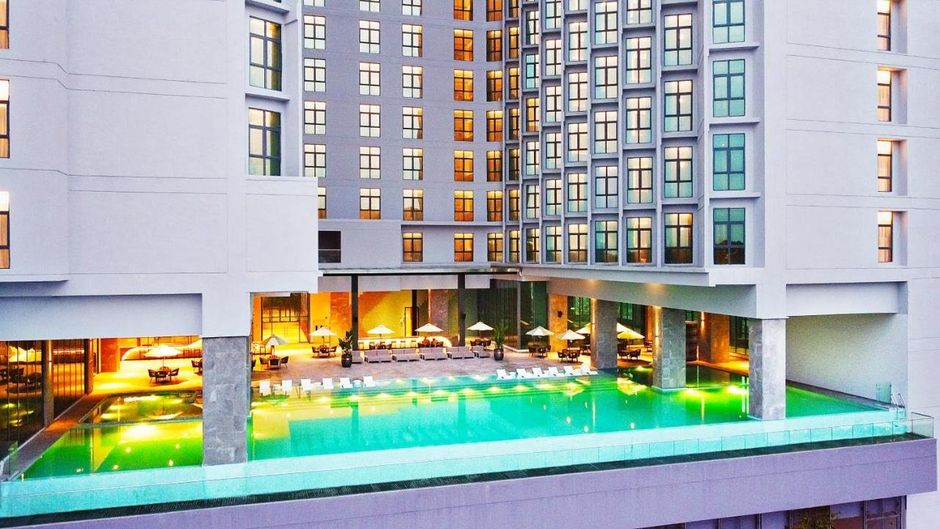 M World Hotel Exterior