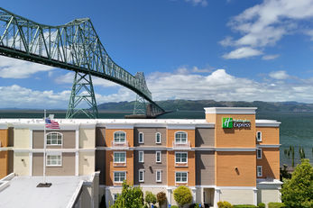 Holiday Inn Express Hotel & Suites
