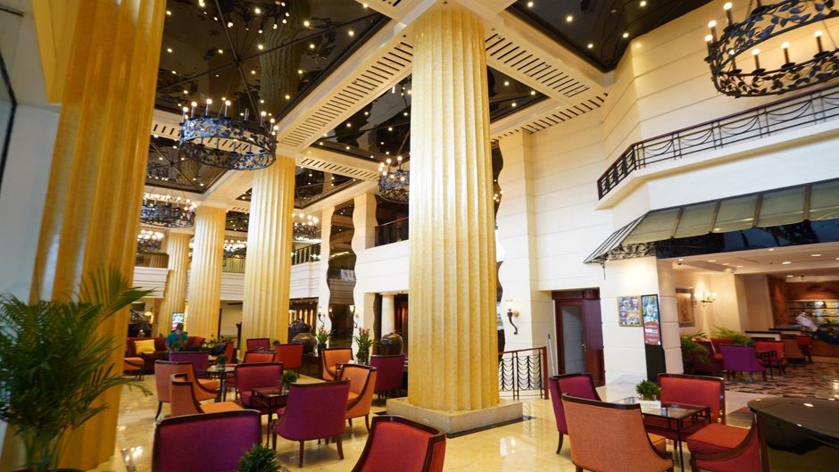 The Heritage Hotel Manila Lobby
