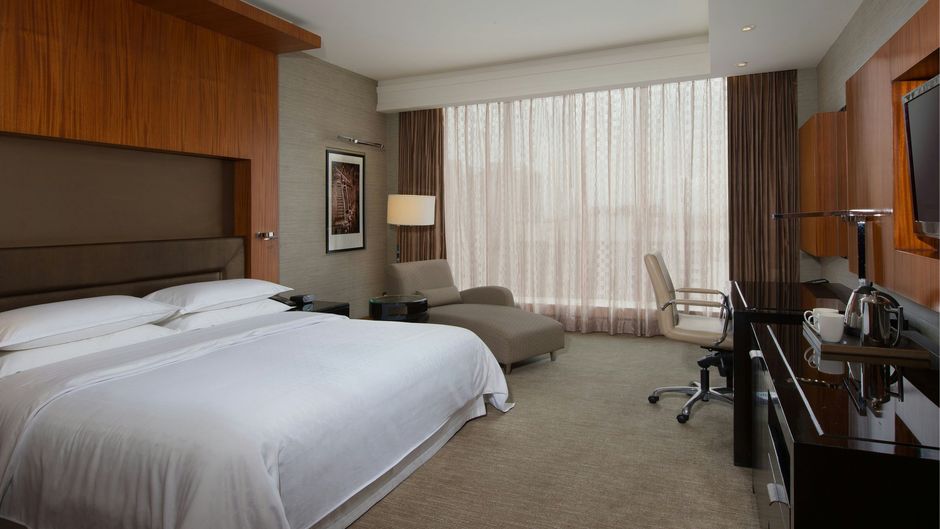 Sheraton Grand Bangalore Brigade Gateway Pool