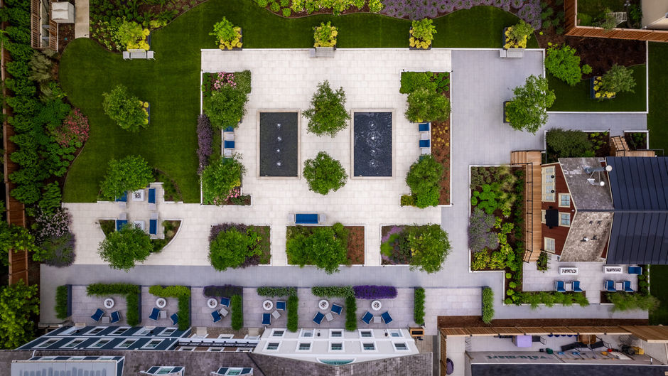 124 on Queen Hotel and Spa Exterior
