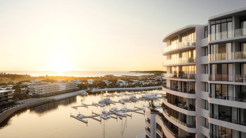 Crowne Plaza Shell Cove Marina Exterior