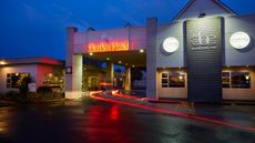 Shoreline Motel