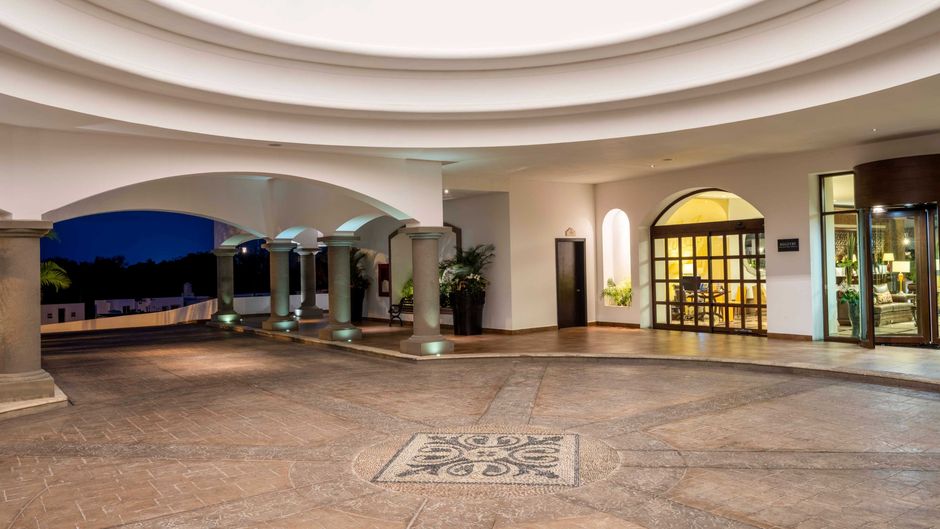 Holiday Inn Club Grand Residences Lobby