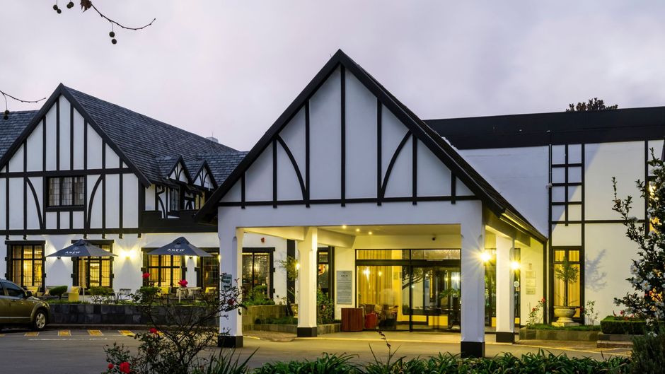ANEW Hotel Hilton Exterior